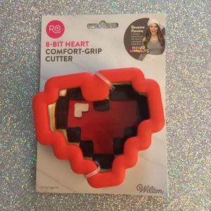 8-Bit Heart Comfort Grip Cookie Cutter